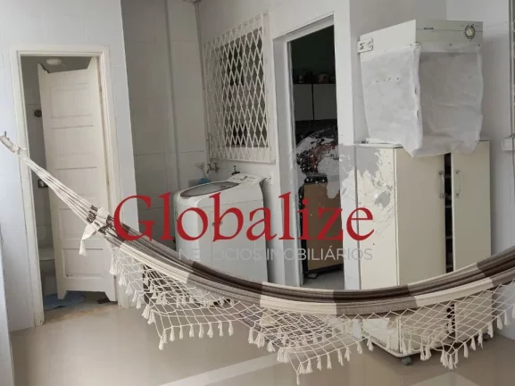 Imagem Sobrado à venda com 3 dormitórios e 2 vagas no bairro do Gonzaga em Santos por R$ 1.100.000,00