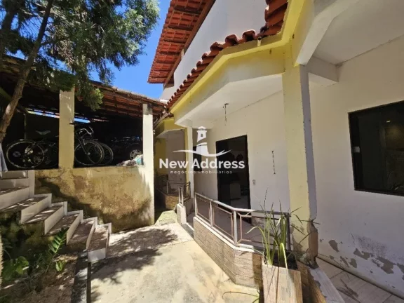 Imagem Duas casas com entradas independentes, 200m² de área construída. Ideal para morar com privacidade ou garantir renda extra com aluguel.