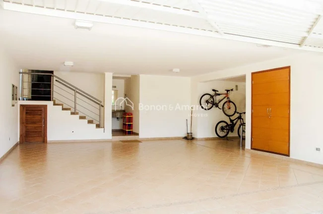 Imagem O Alphaville Campinas dispensa apresentações e essa casa está localizada em um dos melhores ponto...