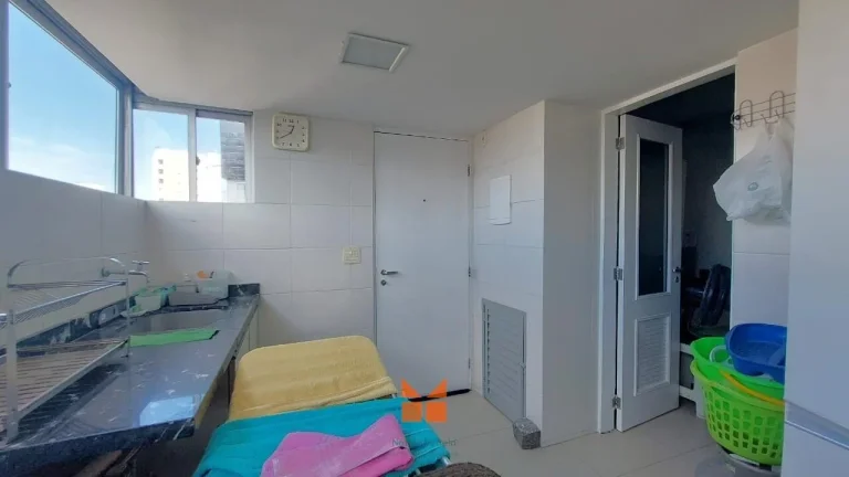 Imagem Lindo e reformado apartamento com 213m2 no Espinheiro!
