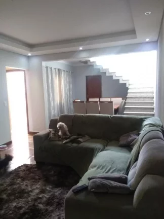 Imagem Lindíssimo sobrado com 3 suítes e acabamento de padrão – Conforto e sofisticação em cada detalhe!