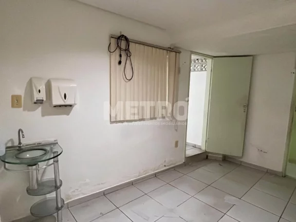 Imagem Aluguel de Ponto Comercial na praça do coliseu, 100 aproximados