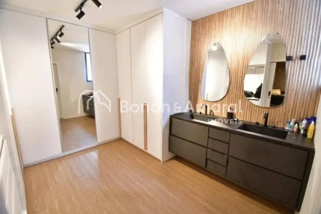 Imagem Esta elegante residência, construída há apenas 2 anos, está situada em um terreno de 450m² e po...