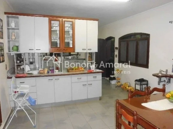 Imagem Excelente imóvel, alto padrão, com sólida construção, executada com materiais de primeira linha...