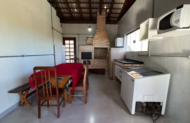 Imagem Chácara em Araçoiaba da Serra-SP: 5 quartos, 3 suítes, 230m² de área, venda ou locação no Campo do Meio.