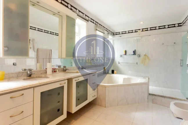 Imagem Imóvel de luxo em condomínio na Chácara Monte Alegre, São Paulo-SP: 5 quartos, 5 suítes, 5 salas, 9 banheiros, 953m² de área. Venda ou locação!