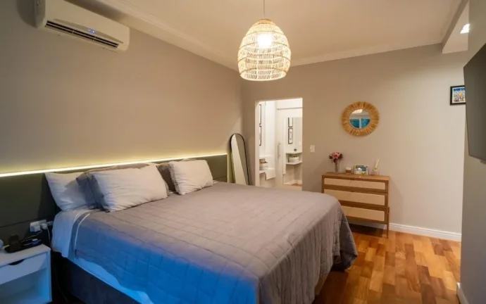 Imagem Casa em Condomínio de Luxo em Itapeva, Votorantim-SP: 3 Quartos, 3 Suítes, 4 Vagas de Garagem, 280m² de Área!