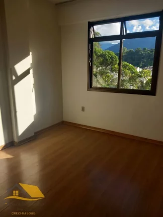 Imagem Vendo Apartamento no Centro com 2 Quartos mais Dependência Completa e ELevador