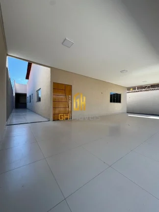 Imagem GH1935

A casa possui:

- 4 quartos (2 suite);
- 1 banheiro social;
- Sala; 
- Cozinha; 
- Área de ...
