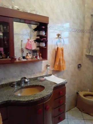 Imagem Casa Santo André - 243M², 5 Dorms, Cozinha, Edícula, 1 Vaga, Próximo Escolas, Supermercado.