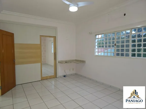 Imagem Casa aconchegante em condomínio, com 4 quartos, jardim e piscina, Cuiabá-MT