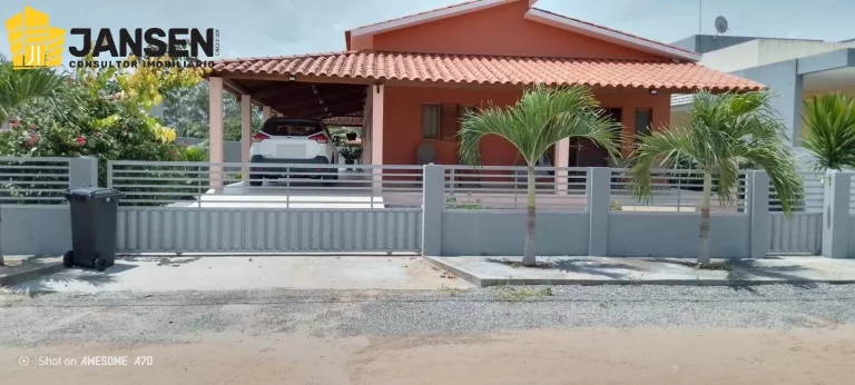 CASA DE CAMPO COM 03 QUARTOS SENDO 02 SUÍTES EM CONDOMÍNIO FECHADO