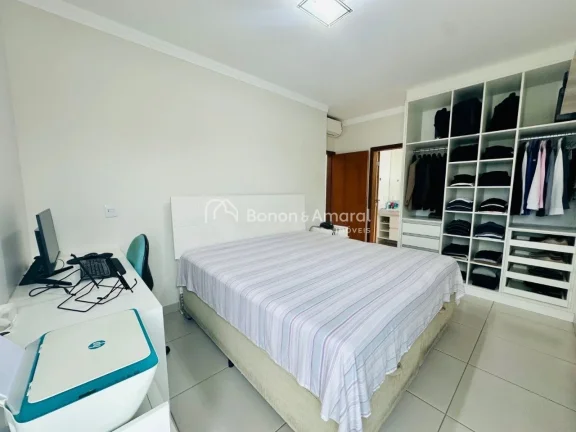 Imagem Esta residência no Condomínio Le Village reúne conforto, espaço e sofisticação em um projeto p...