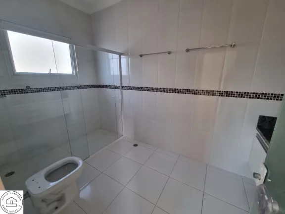 Imagem Sobrado à venda em condomínio fechado de alto padrão em Peruíbe.
