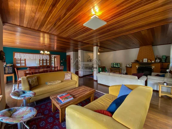 Casa à venda em Campos do Jordão - Com 6 dorm no Alto do Capivari