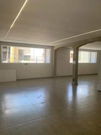 Imagem Galpão Comercial à Venda ou Locação em Sorocaba-SP: 4 Salas, 4 Banheiros, 10 Vagas de Garagem, 303m² no Jardim Pires de Mello.