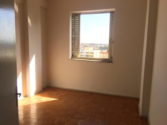 Imagem Vende-se apartamento no Centro com vista privilegiada para a praça 94m2