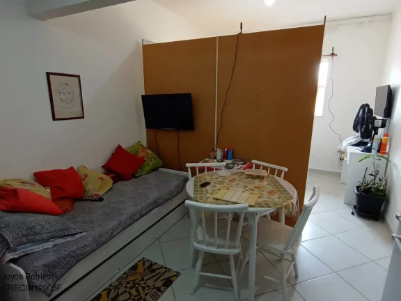 Imagem Vende-se charmosa kitnet localizada a poucos metros da praia de Peruíbe.