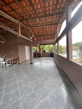 Imagem ...lt;br...gt;Linda casa localizada no Centro de Guaratinguet...aacute;, pr...oacute;xima a diversos...