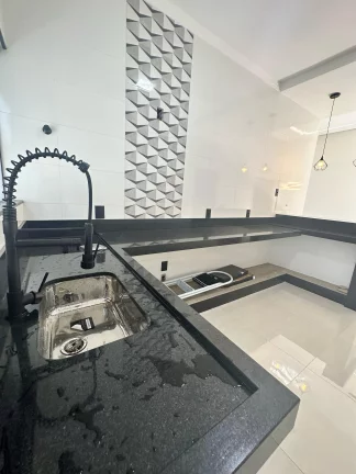 Imagem Casa de Luxo no Jardim Natal I, Piscina Aquecida, Suite com Closet Amplo, Iluminação e Paisagismo