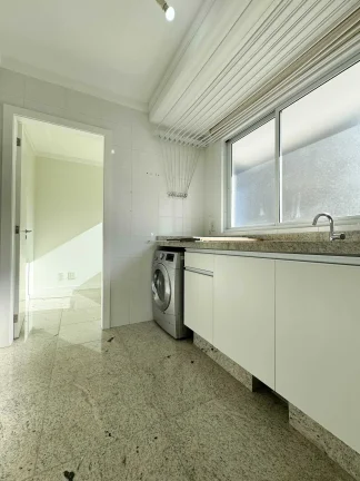 Imagem Apartamento com 3 Suítes e 2 Vagas de garagem em Florianópolis