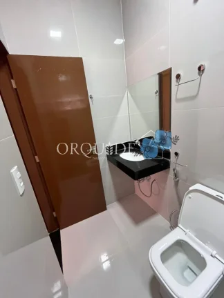 Imagem Casa à venda no bairro Eldorado em Rio Verde-GO: 3 quartos, 1 suíte, 1 sala, 2 banheiros, 4 vagas de garagem, 200m² de área