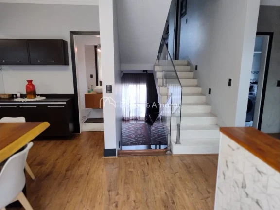 Imagem ...#34;Conforto e Lazer: Linda Casa em Condomínio com Suítes e Área de Lazer Completa!...#34;