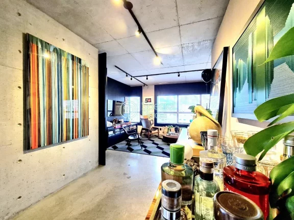 Imagem O apartamento, projetado pelo renomado arquiteto Marlon Gama, que já participou da Casa Cor São Pa...
