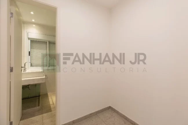 Imagem Maravilhosa cobertura duplex no coração do Jardim América! Com uma área de 450m2, esse imóvel é simplesmente incrível! Possui 4 suítes, todas equipa
