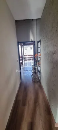 Imagem Sobrado de Alto Padrão, 4 Dormitórios, Sendo 2 Suítes e 1 com Closet, Porteira Fechada, Água Quente na Cozinha, Churrasqueira e fogão à Lenha no Centro de Ribeirão Pires-SP