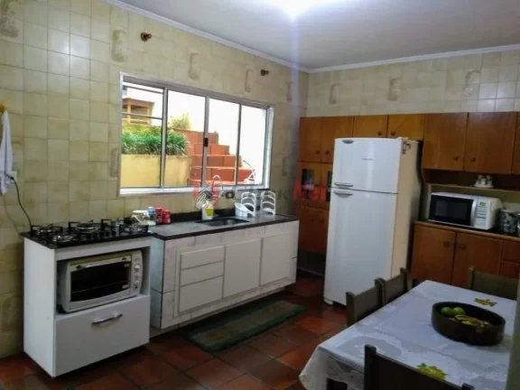 Imagem Oportunidade - Amplo Sobrado à Venda em São Bernardo do Campo no bairro Alto Industrial.