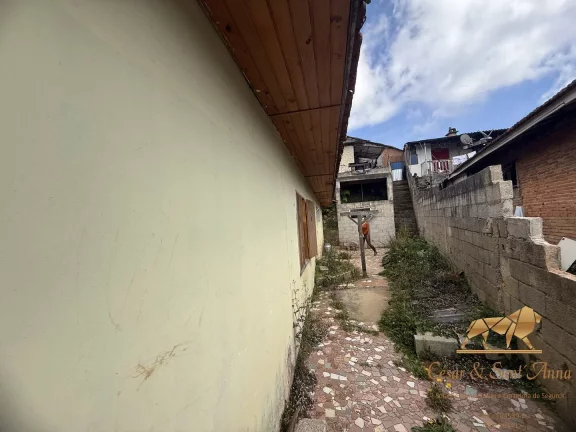 Imagem Casa com Edícula à Venda em Bairro Popular