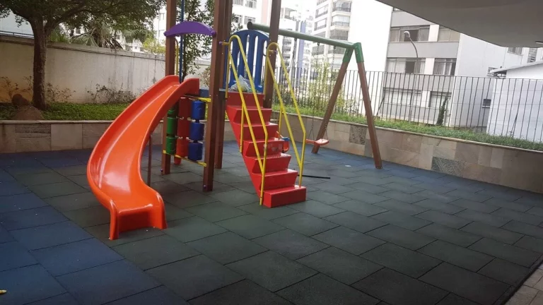 Imagem Apartamento amplo e bem dividido, ensolarado, com living para 02 ambientes, 03 dormitórios sendo 01...