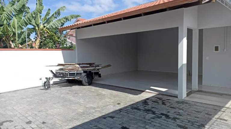 Imagem Casa Padrão para Venda e Aluguel em Centro Tijucas-SC