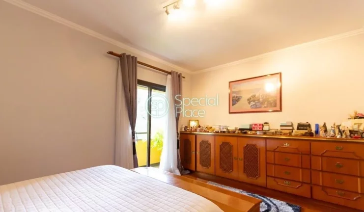 Imagem Espaçoso apartamento à venda com 4 quartos, sendo 4 suítes, e 6 banheiros no total, 2 quartos de ...