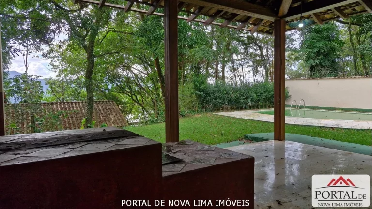 Imagem Casa a venda no condomínio Ipê da Serra, casa com armário e área de lazer com piscina. Venha conhecer no Portal de Nova Lima Imóveis - 31.98511-8000