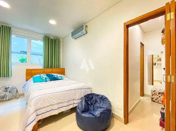Imagem Casa com 3 quartos e 3 banheiros à Venda, 165 m² - Embaré/Santos