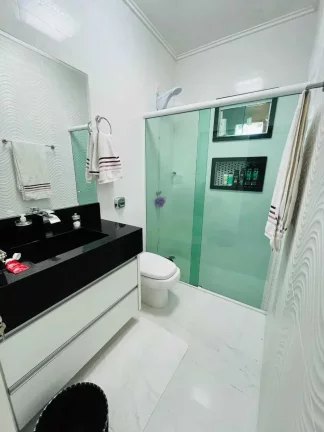 Imagem Casa com 3 dormitórios sendo 1 suíte e 5 vagas de garagem no bairro Parque Guarani em Joinville SC