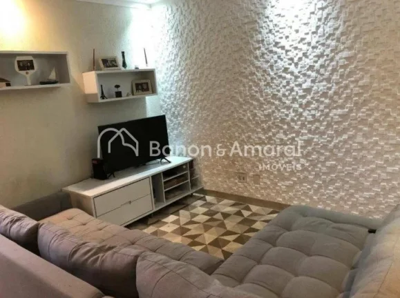 Imagem Com 266m² de área construída, este imóvel conta com uma série de características que vão te e...