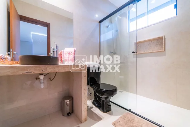 Imagem Luxuosa Casa no Cond. Quintas do Sol com 4 Suítes e 430m²