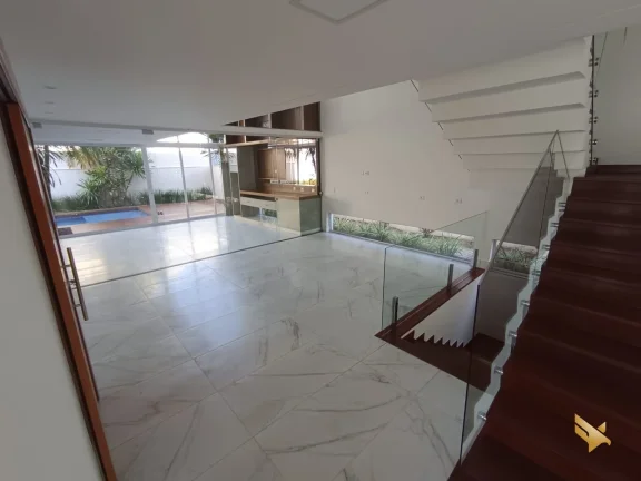 Imagem Sobrado com garagem subterranea e suite com dois closets e banheira