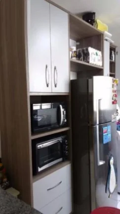 Imagem Apartamento lindo com acabamento diferenciado, contendo 2 quartos com armários, banheiro social com...