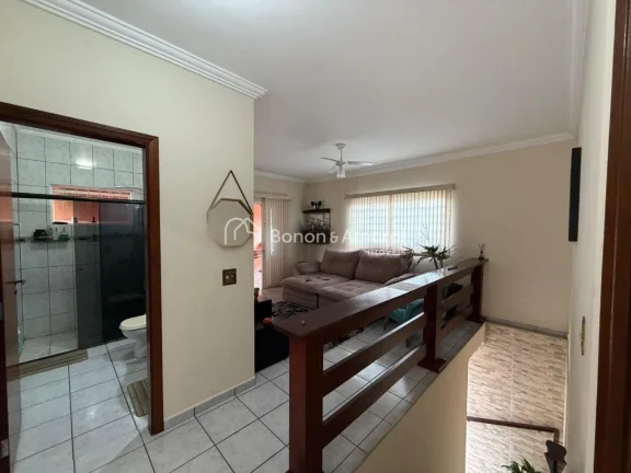 Imagem Esta casa estilo assobradada no Condomínio Itamanbuca oferece excelente distribuição de ambientes...