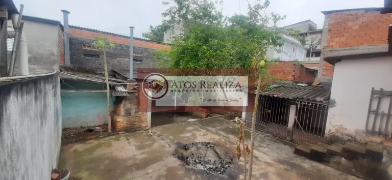 Imagem Grande oportunidade para investimento. Vendo casa para reforma, com um terreno de 210m² no jardim manacás, 400 metros da estação Grajaú da CPTM, casa com 2 Dormitórios, sala, cozinha, área de serviço, quintal, corredor lateral, 3 vagas de garagem,, churra