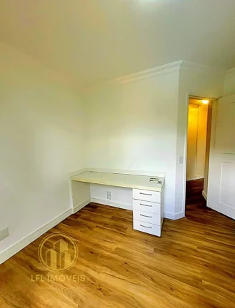 Imagem Espaçoso Apartamento de 3 Dormitórios e 3 vagas, na Vila Suzana