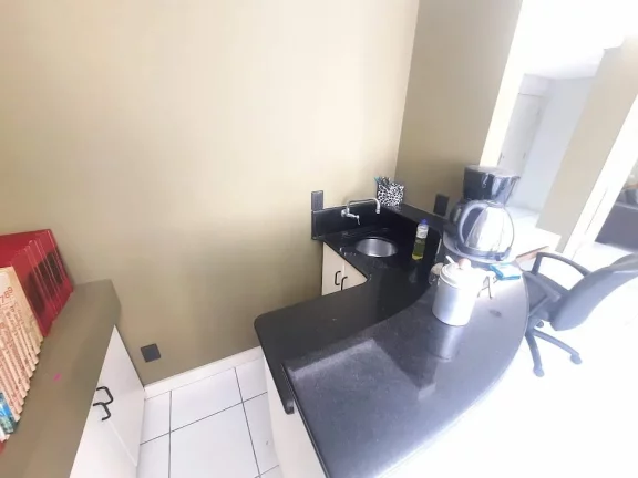 Imagem Sala Comercial à Venda, 81,8 m2, 2 ambientes com sacada, 2 bwc, garagem, Centro, Florianópolis, SC