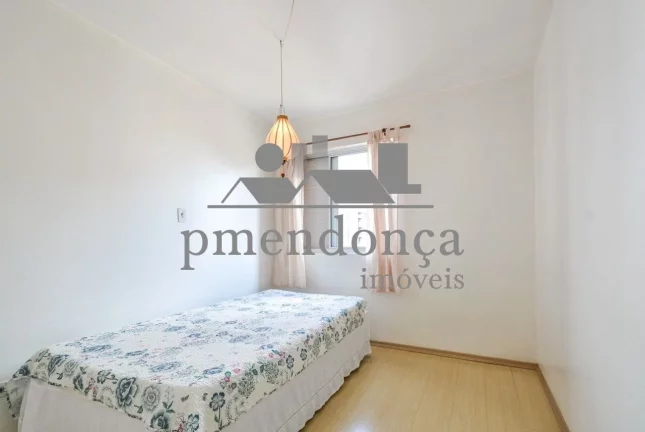 Imagem Ótimo apartamento no 2º andar, localizado na Rua Alves Guimarães, com 129m².