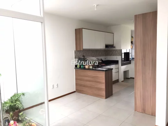 Imagem Casa semimobiliada com pátio amplo no bairro São José