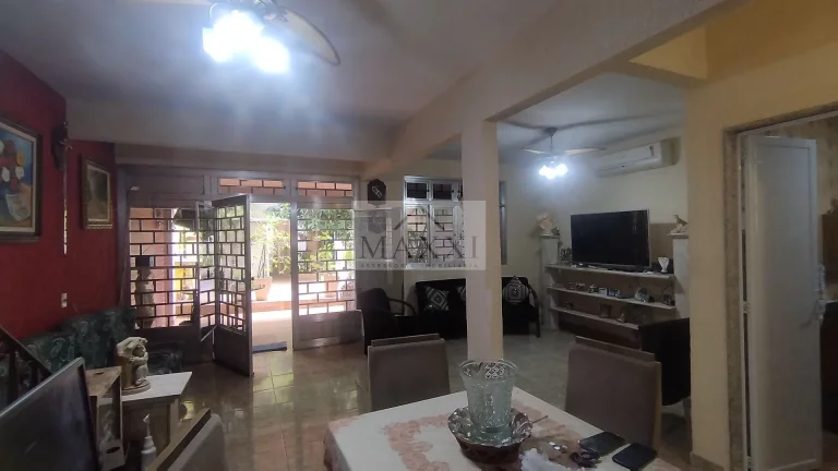 Imagem Ampla Casa Duplex com Anexo, Churrasqueira e 8 Vagas – Taquara