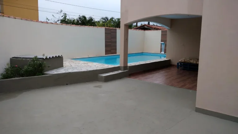 Imagem Casa para Venda em Itanhaém, Parque Augustus, 4 dormitórios, 2 suítes, 2 banheiros, 6 vagas